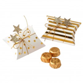 Casos brancos com listras douradas e toupeiras adornadas com corda e estrela glitter 3 chocolates